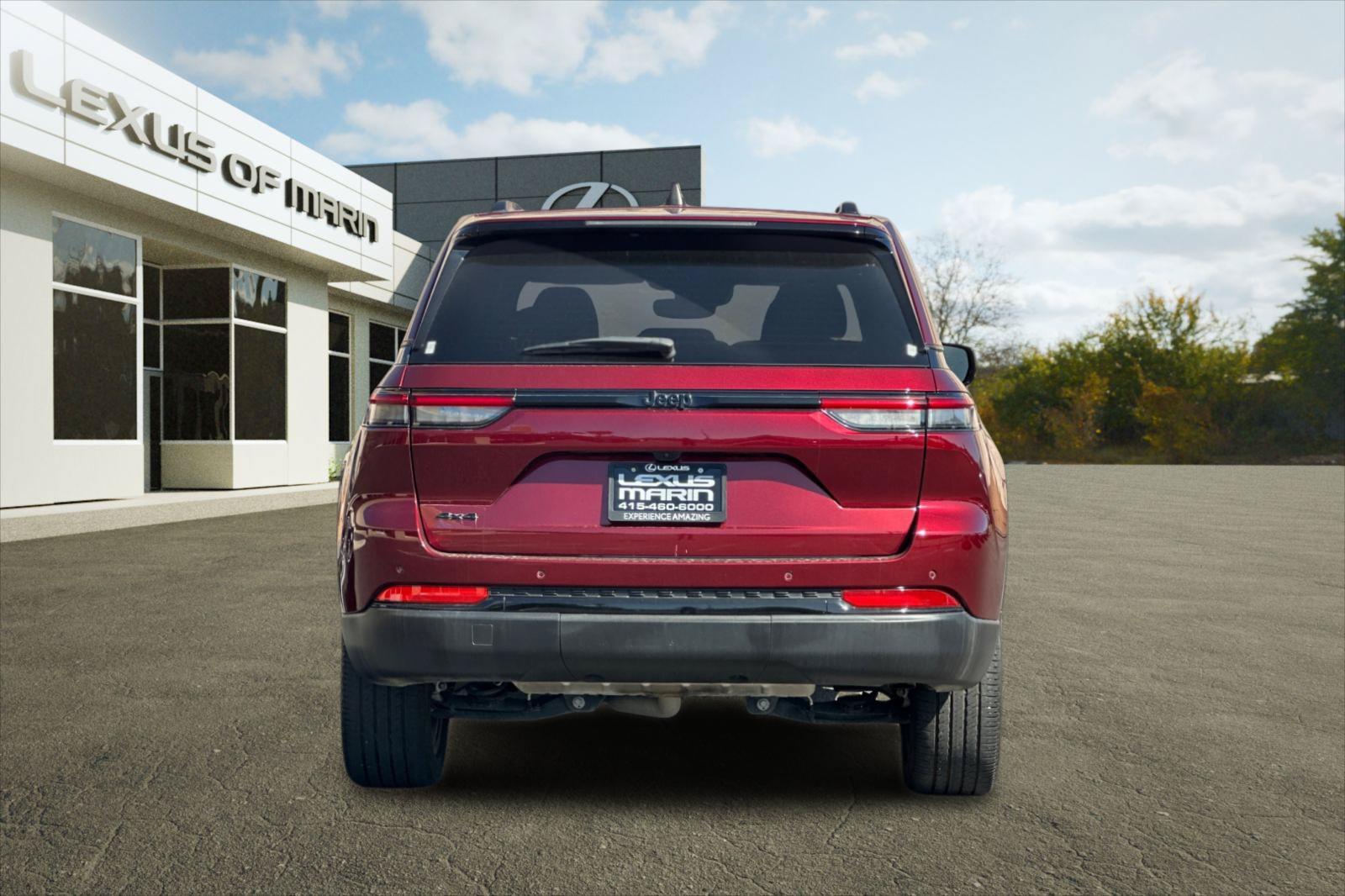Used 2023 Jeep Grand Cherokee Altitude AWD/4WD image 10