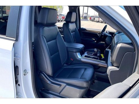 Used 2024 Chevrolet Silverado 1500 LT Trail Boss w/ LT Trail Boss Premium Package AWD/4WD image 8