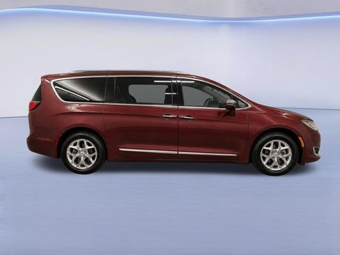 Used 2020 Chrysler Pacifica Limited w/ Advanced Safetytec Group FWD image 9