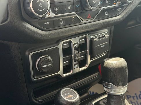 Used 2024 Jeep Gladiator Sport AWD/4WD image 22