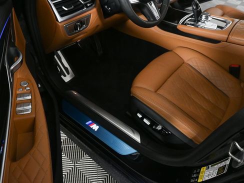 Used 2020 BMW 750i xDrive w/ Executive Package AWD/4WD image 7