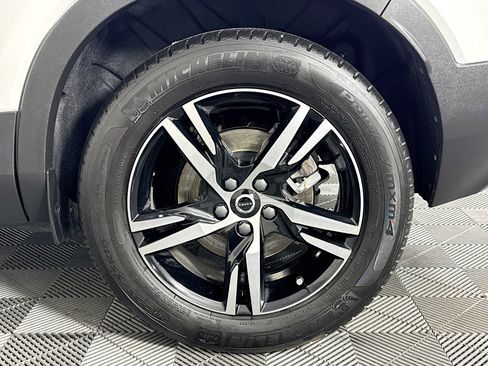 Used 2025 Volvo XC40 B5 Core image 67