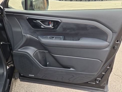 Used 2025 Subaru Forester Touring image 9