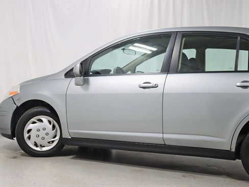 Used 2011 Nissan Versa 1.8 S FWD image 11