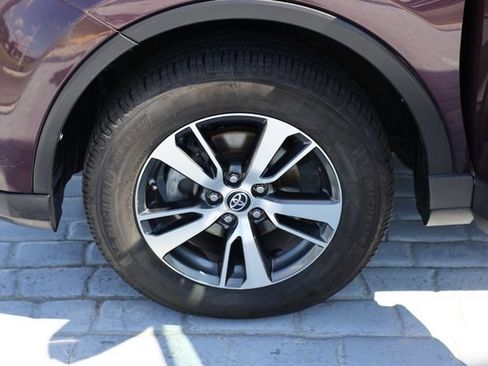 Used 2018 Toyota RAV4 XLE AWD/4WD image 40