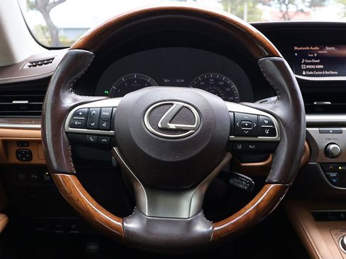 Used 2017 Lexus ES 350 w/ Luxury Package FWD image 45