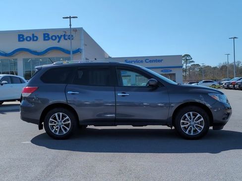 Used 2013 Nissan Pathfinder SV image 2