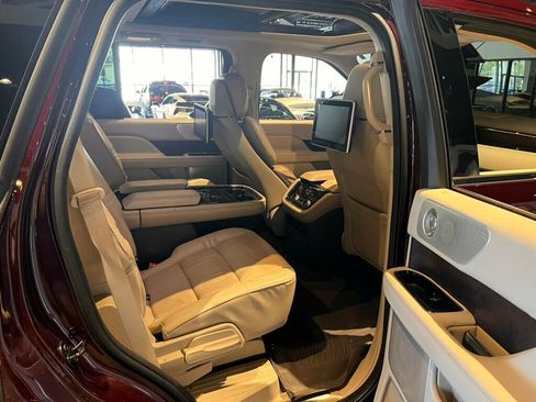Used 2019 Lincoln Navigator Reserve AWD/4WD image 27