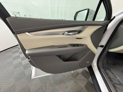 Used 2022 Cadillac XT5 Premium Luxury FWD image 13