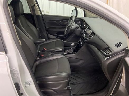 Used 2022 Buick Encore Preferred image 28