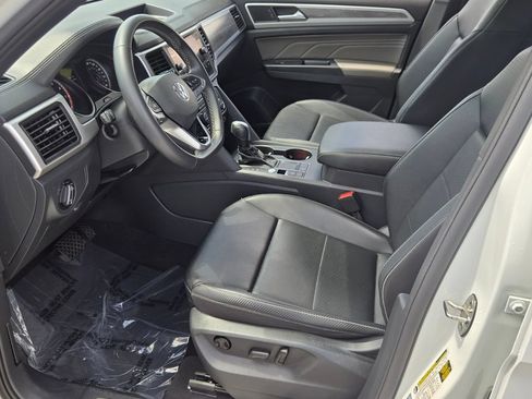 Used 2021 Volkswagen Atlas Cross Sport SE w/ Panoramic Sunroof Package FWD image 11