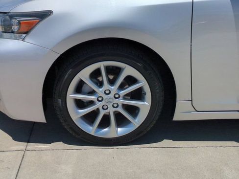 Used 2011 Lexus CT 200h Premium FWD image 9