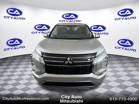 New 2025 Mitsubishi Outlander SE image 2