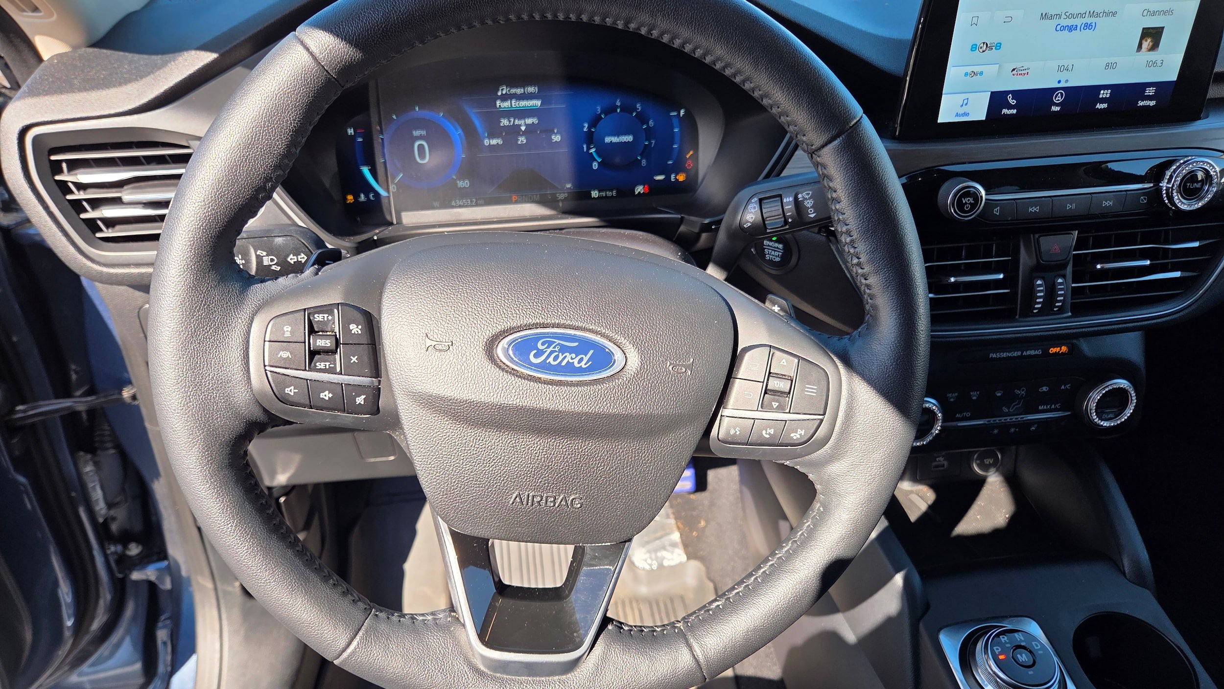 Used 2020 Ford Escape Titanium w/ Titanium Premium Package 2.0 AWD/4WD image 16