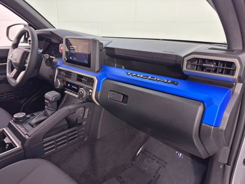 Used 2025 Toyota Tacoma TRD Off-Road image 14