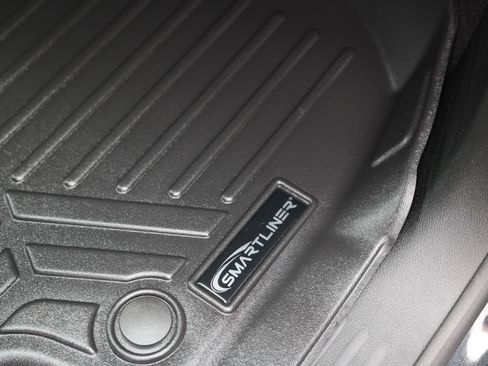 Used 2024 Chrysler Pacifica Limited FWD image 11