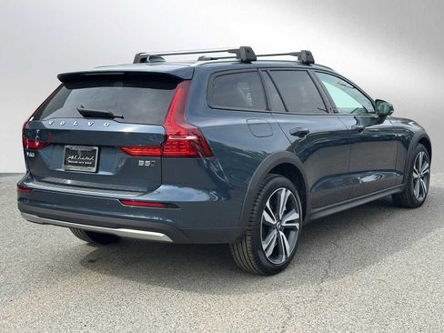Used 2026 Volvo V60 B5 Cross Country Plus w/ Climate Package AWD/4WD image 3