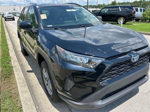 Used 2022 Toyota RAV4 LE AWD/4WD image 2