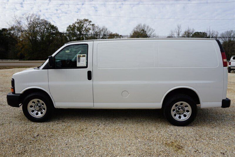 Used 2010 Chevrolet Express 1500 RWD image 7