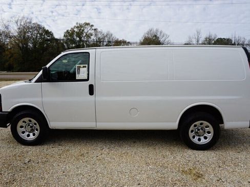 Used 2010 Chevrolet Express 1500 RWD image 7