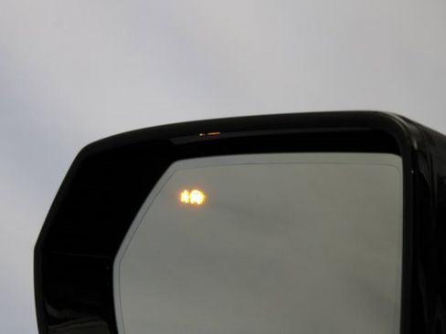 Used 2025 GMC Yukon Denali w/ Advanced Technology Package image 37