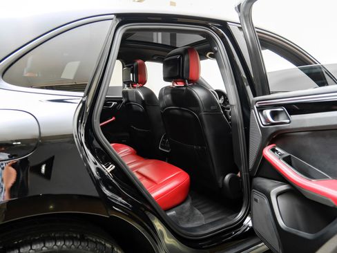 Used 2022 Porsche Macan S AWD/4WD image 44