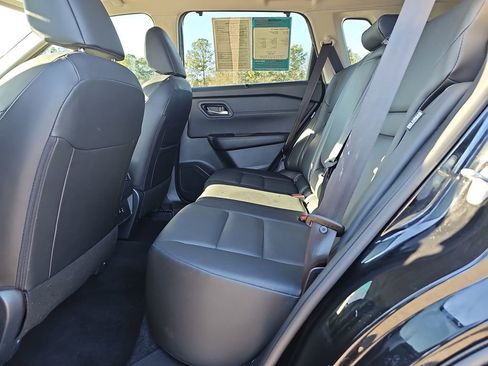 Used 2025 Nissan Rogue SV w/ SV Premium Package image 17