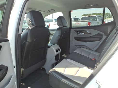 Used 2023 GMC Terrain SLT image 23