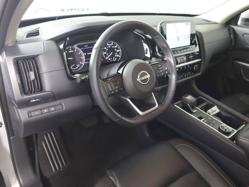 Used 2022 Nissan Pathfinder SL AWD/4WD image 9