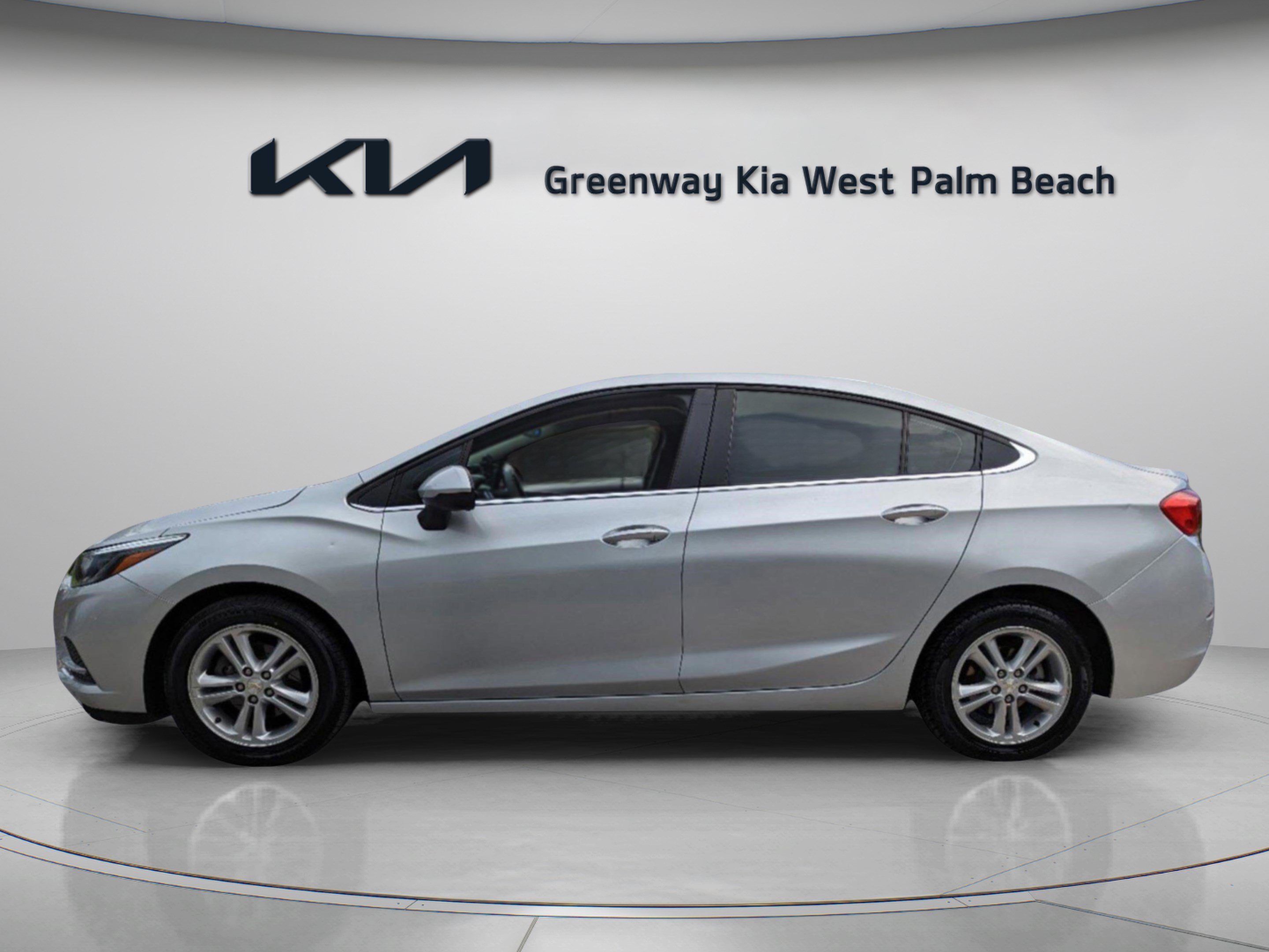 Used 2017 Chevrolet Cruze LT w/ Convenience Package FWD image 10