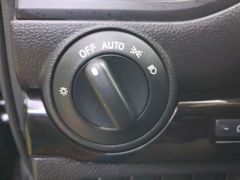 Used 2024 Nissan Titan SV w/ SV Convenience Package AWD/4WD image 21