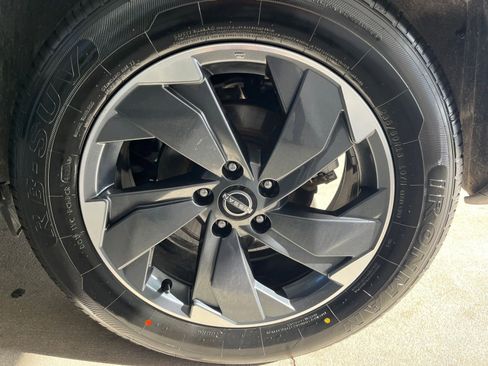 Used 2025 Nissan Rogue SV image 31