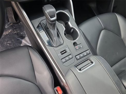 Used 2021 Toyota Highlander XLE image 29