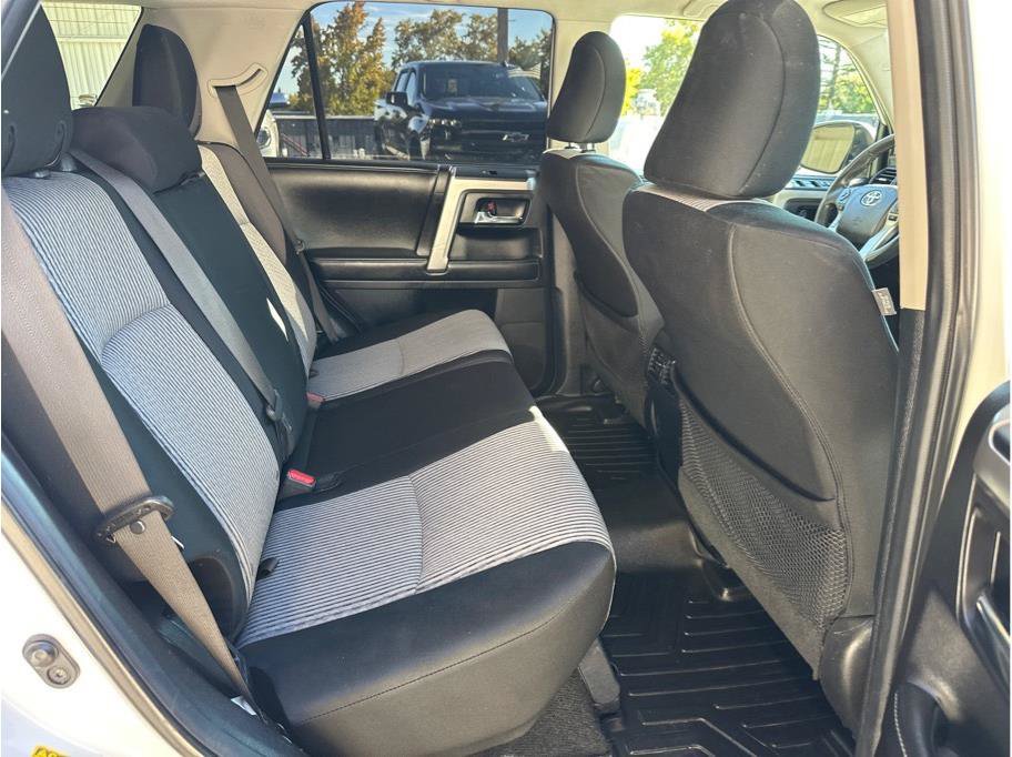 Used 2015 Toyota 4Runner SR5 AWD/4WD image 25