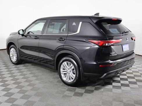 Used 2023 Mitsubishi Outlander ES AWD/4WD image 8