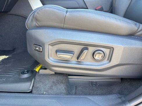 Used 2026 Toyota Tundra Platinum AWD/4WD image 24