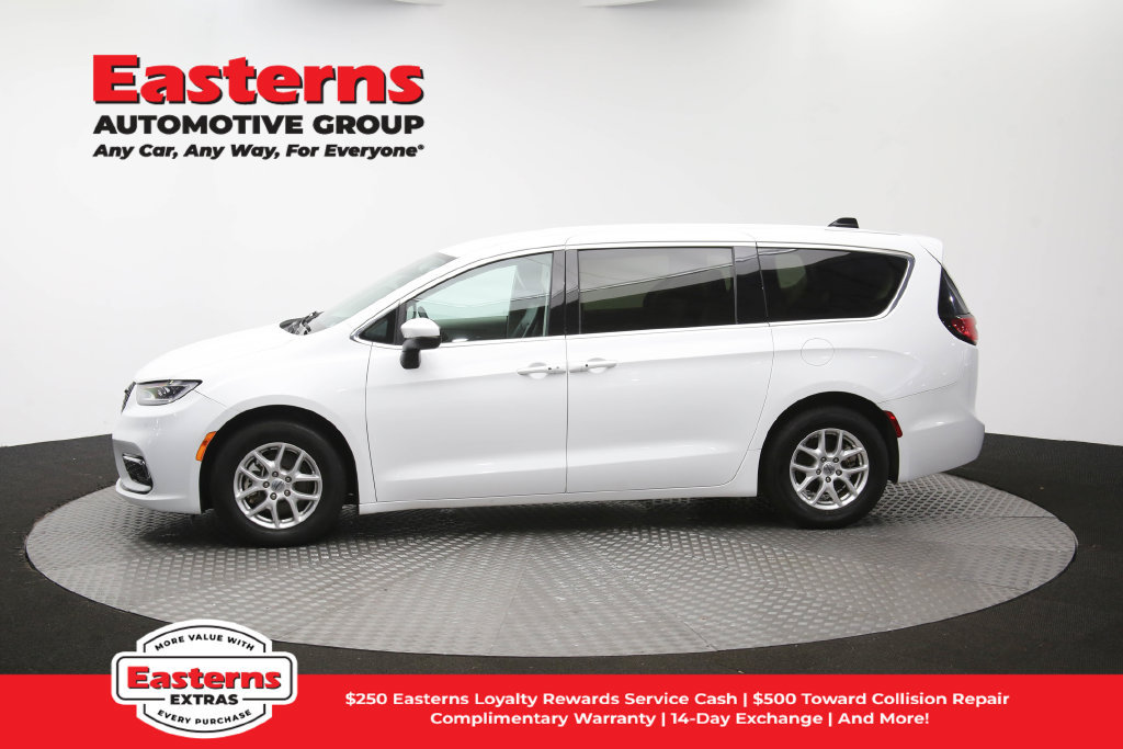 Used 2023 Chrysler Pacifica Touring-L FWD image 63