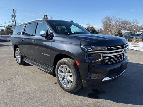 Used 2024 Chevrolet Suburban Premier w/ Premium Package image 7