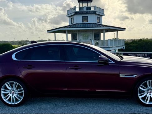 Used 2016 Jaguar XF Prestige AWD/4WD image 4