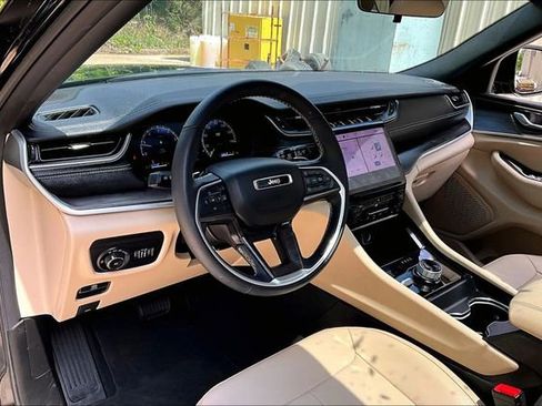Used 2025 Jeep Grand Cherokee L Limited AWD/4WD image 14