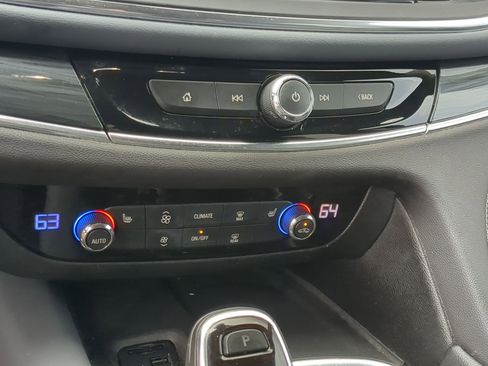 Used 2020 Buick Enclave Essence w/ Sound and Sites Package image 18