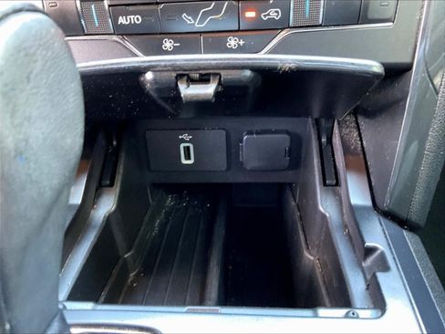 Used 2018 Ford Explorer XLT w/ Equipment Group 202A FWD image 25