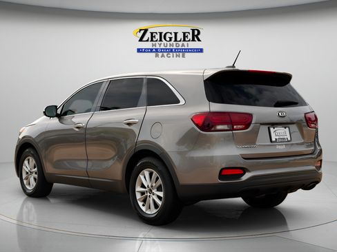 Used 2019 Kia Sorento FWD V6 image 5