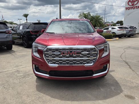 Used 2024 GMC Terrain Denali w/ Denali Premium Package AWD/4WD image 2