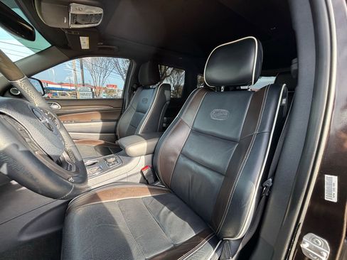 Used 2017 Jeep Grand Cherokee Overland w/ Jeep Active Safety Group image 14