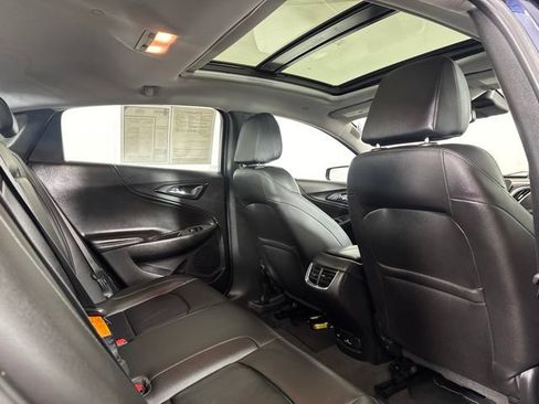 Used 2018 Chevrolet Malibu Hybrid w/ Leather Package FWD image 5
