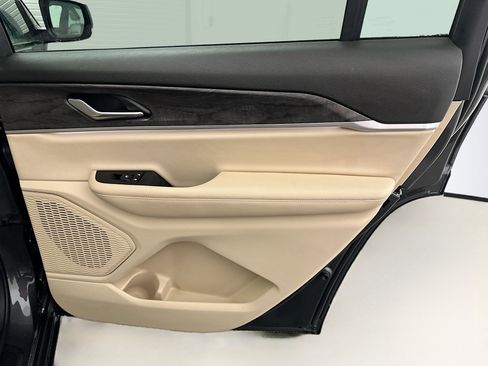 Used 2023 Jeep Grand Cherokee L Limited image 33