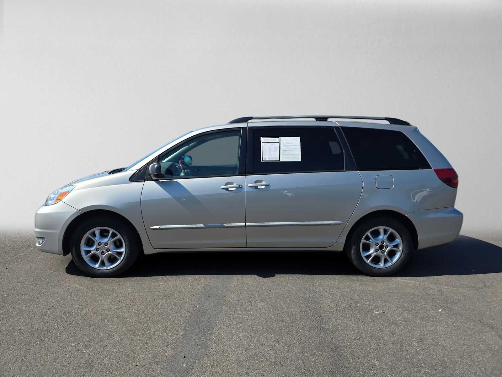 Used 2005 Toyota Sienna XLE Limited w/ XLE Limited Pkg 1 FWD image 7