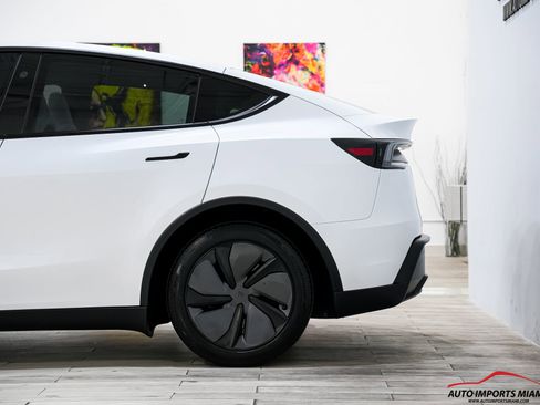 Used 2026 Tesla Model Y Long Range RWD image 15