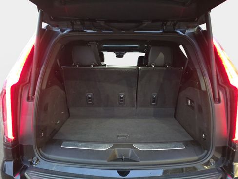 Used 2022 Cadillac Escalade Premium Luxury AWD/4WD image 14
